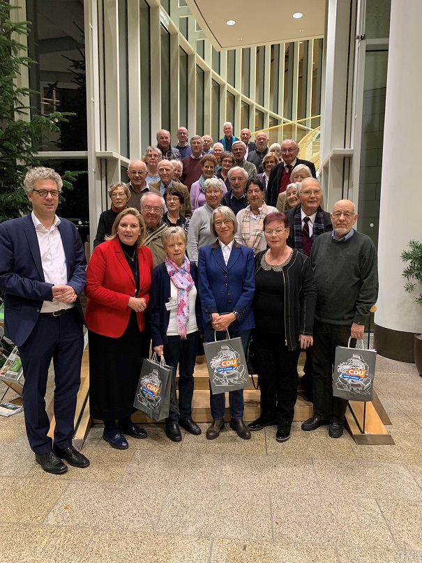 Mitglieder der Senioren Union Münster besuchen den Landtag