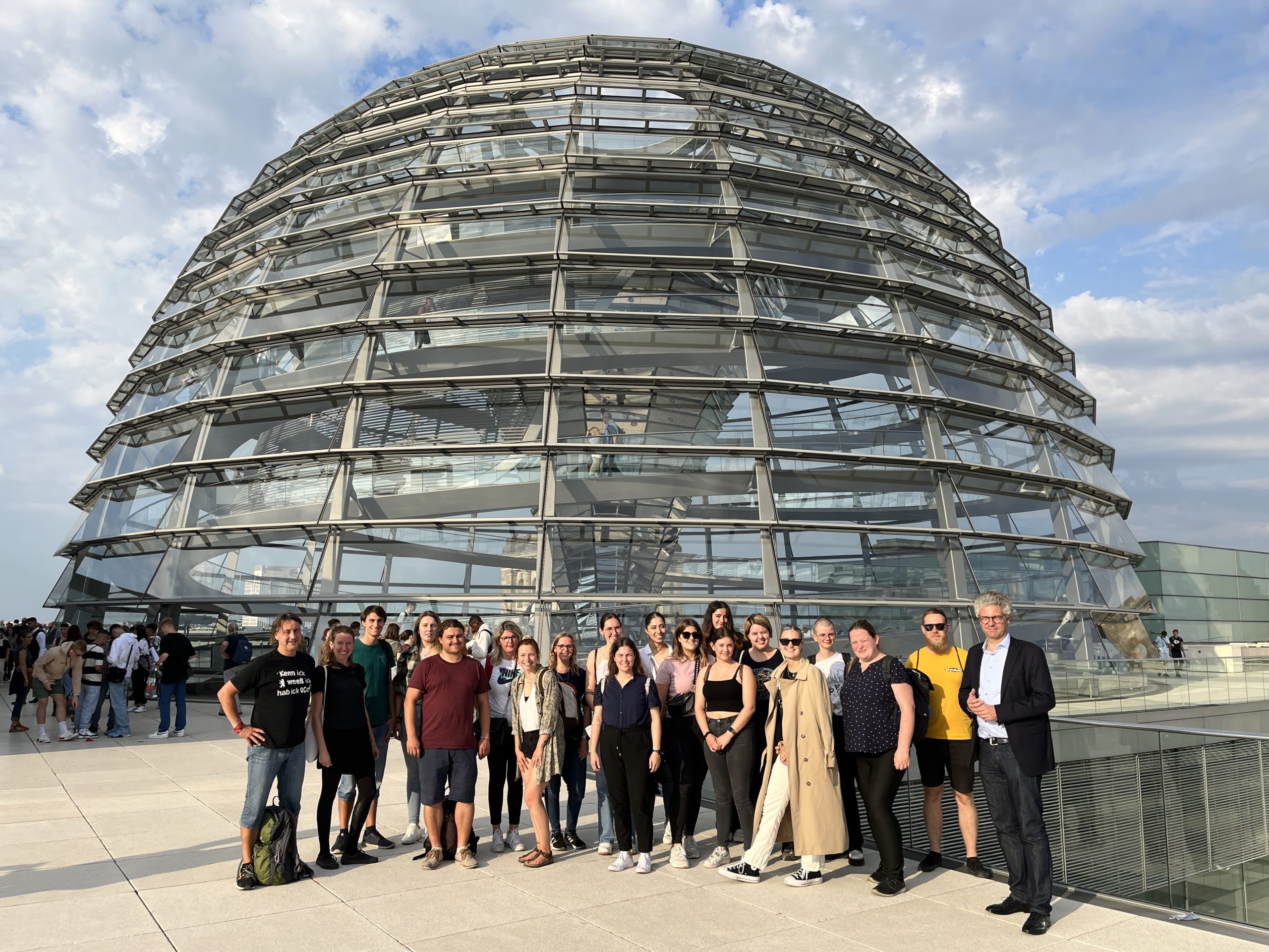 Studentinnen und Studenten des Anne-Frank-Berufskollegs im Bundestag