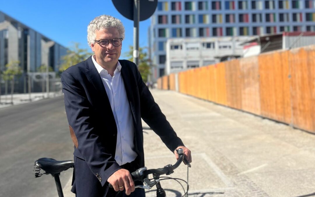 Priorität für Radfahrer – Stefan Nacke im Einsatz für Münsteraner Verhältnisse im Berliner Regierungsviertel