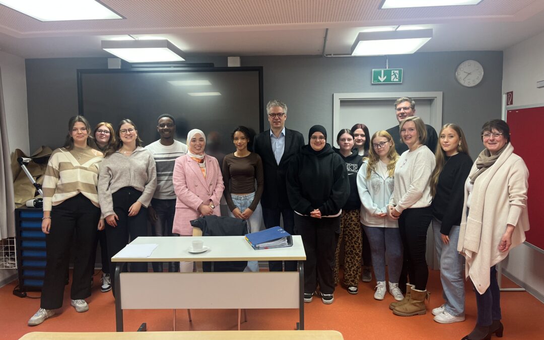 Stefan Nacke besucht Ev. Pflegeschule